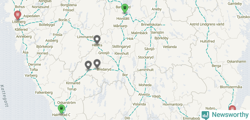 Karta över förseningar vid olika avgångsstationer. Här visas stationer med fler än fem avgångar under månaden.