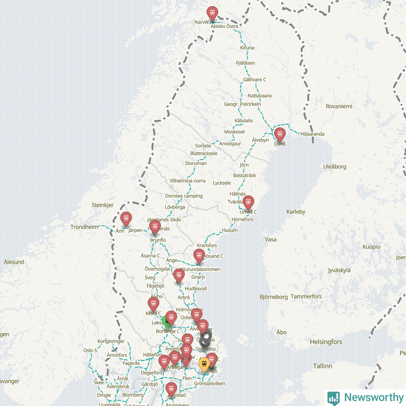 Karta över förseningar vid olika avgångsstationer. Här visas stationer med fler än fem avgångar under månaden.
