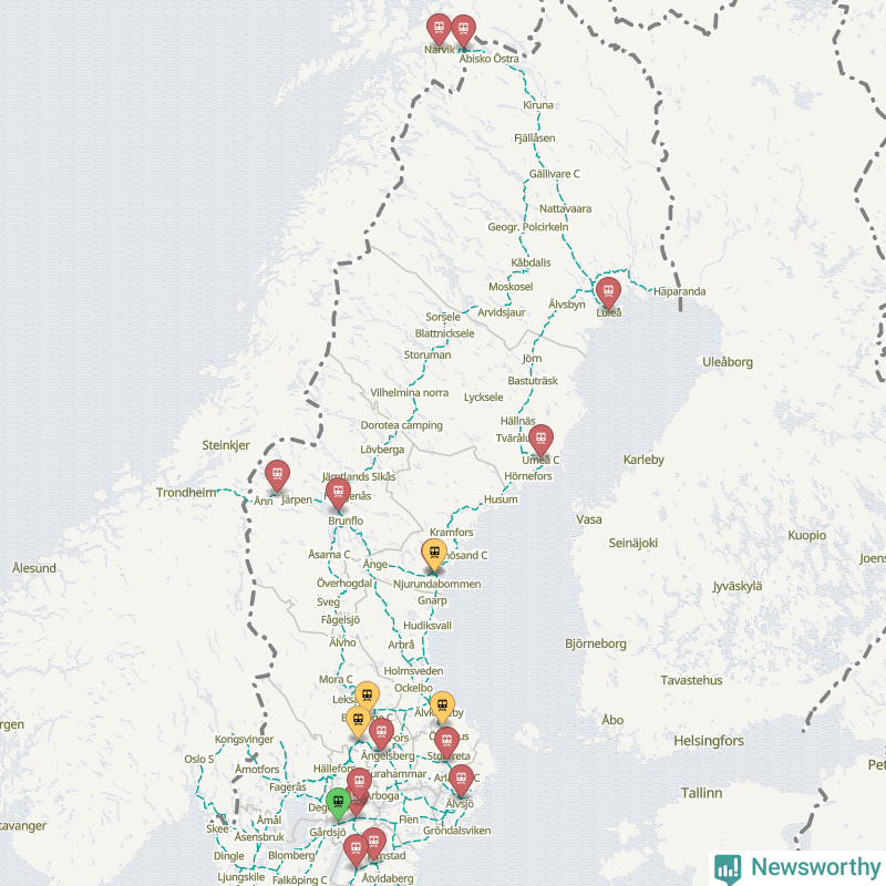 Karta över förseningar vid olika avgångsstationer. Här visas stationer med fler än fem avgångar under månaden.